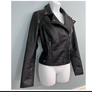 Candie’s Faux Leather Jacket with removable faux fur collar New NWOT Size Medium